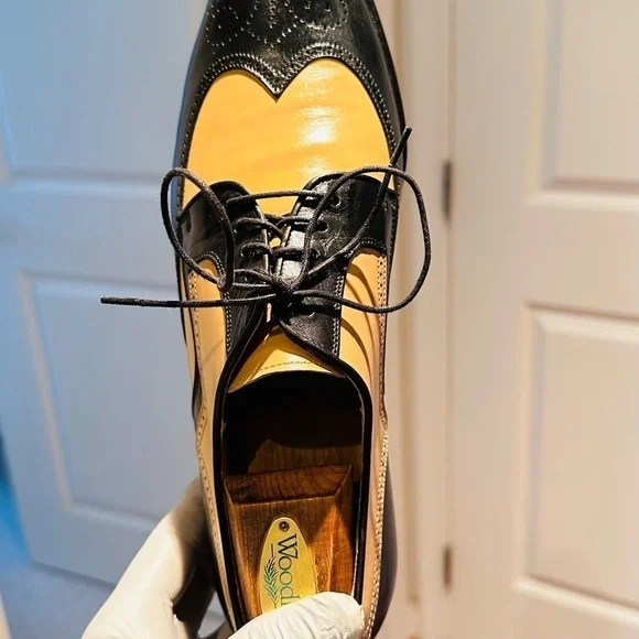 Soulier Two Tone Brogue Spectator Wingtip Oxfords. - Picture 9 of 13